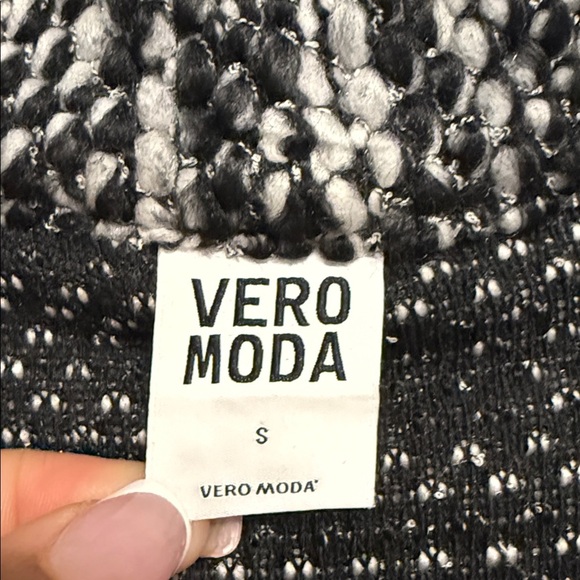 Vero Moda Black, White and Gray Oversized Cardigan Blazer Duster - small - Picture 2 of 6